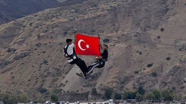 Fırat Nehri'nde Zafer Bayramı Zipline Etkinliği