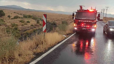 Karakoçan'da Otomobil Şarampole Yuvarlandı