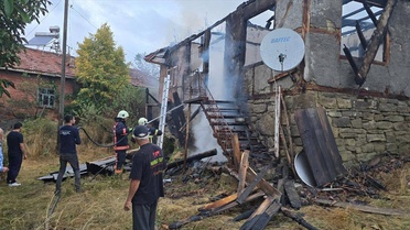İskilip'te Yangın Evi Kullanılamaz Hale Getirdi