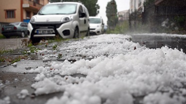 Kars'ta Dolu ve Sağanak Zarara Yol Açtı