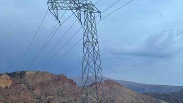 Kemaliye'de Fırtına Elektrik Kesintisine Neden Oldu