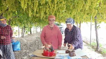 Öğretmenden İşçisine Sürpriz Doğum Günü