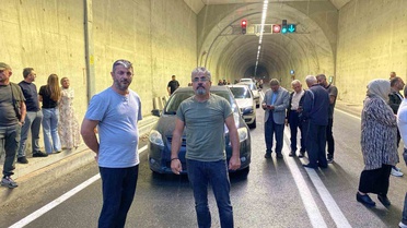 Oltu'da Sel Nedeniyle Yol Kapandı