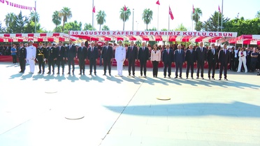 Vahap Seçer, 30 Ağustos Zafer Bayramı kutlama programlarına katıldı