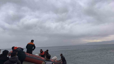 Van Gölü'nde 3 Kişi Mahsur Kaldı