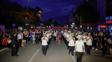 Bursa'da 30 Ağustos Coşkusu: Zafer Yürüyüşü ve Konser