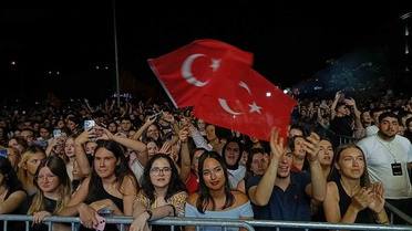 Göksel, Zafer Bayramı'nda Unutulmaz Bir Konser Verdi