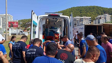 Göçük, işçiyi bir anda yuttu! Belinden aşağısı yerin altına gömüldü