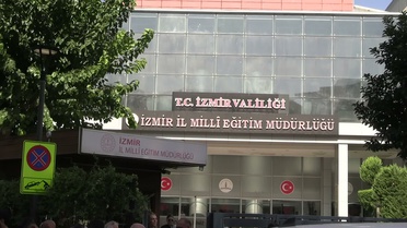 İzmir'de Veliler Okul Taşınma Kararını Protesto Etti