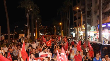 Marmaris’te sessiz fener alayı