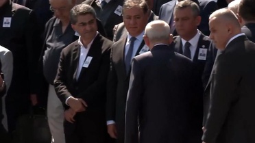 Özgür Özel'in yüz ifadesi bomba: Kılıçdaroğlu ile böyle tokalaştı