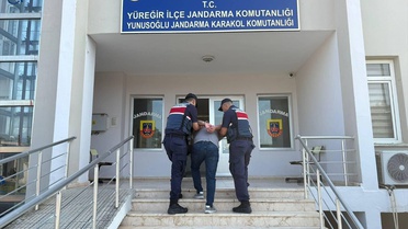 Adana'da 12 yıl 9 ay kesinleşmiş hapis cezası bulunan firari hükümlü, Yüreğir'de yakalandı: Cezaevine gönderildi