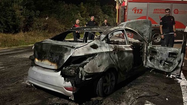 Alanya’da seyir halindeki otomobil alevlere teslim oldu