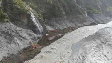 Gyirong Sınır Kapısı Yolu Heyelan Sonrası Yeniden Açıldı: G216 Karayolunda Ulaşım Sağlandı