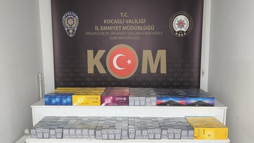 Kocaeli İzmit'te Anadolu Otoyolu'nda 1850 Paket Kaçak Sigara Ele Geçirildi, 1 Şüpheli Gözaltında