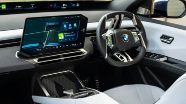 BMW'nin fiziksel düğme kararının gerekçesi: Genç sürücüler dokunmatik ekranı tercih ediyor