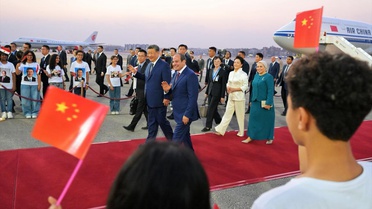 Şi Cinping 10 Yıl Sonra Kahire'de: Mısır Cumhurbaşkanı Sisi Havalimanında Karşıladı