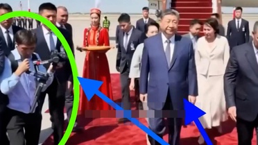 Sen misin Şi'ye yaklaşan! Korumaların müdahalesi sert oldu 
