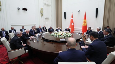 Erdoğan Bişkek'te Caparov ile Görüştü