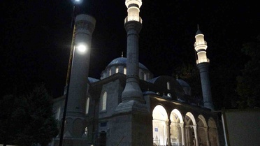 Malatya'nın simgesi tarihi Yeni Cami'nin ışıkları yıllar sonra yeniden yandı, ibadete açılış için gün sayılıyor