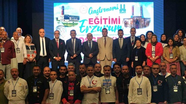 Erzurum’da gıda güvenliği, pişirme teknikleri ve toplu yemek üretimi zirvesi