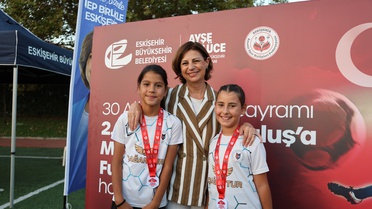 Eskişehir Büyükşehir Belediye Başkanı Ünlüce, küçük sporcuların heyecanına ortak oldu
