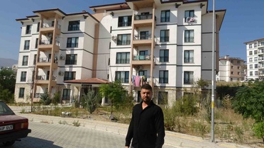 Aynı evi önüne gelene satmışlar