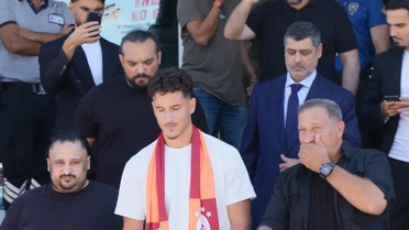 FC Porto'dan transfer edilen 22 yaşındaki milli futbolcu Deniz Gül İstanbul'a geldi, Galatasaray taraftarıyla buluştu