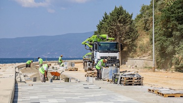 Bursa'nın Gemlik ilçesinde 47 bin metrekarelik Manastır Sahil Yolu'nda kapsamlı dönüşüm başladı