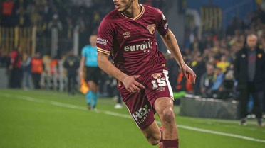 Göztepe'nin 25 yaşındaki sol bek oyuncusu Mohammed Amin Cherni, satın alma opsiyonuyla Fransa Ligue 2 ekibi Nantes'a kiralandı