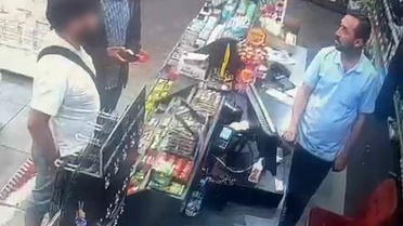 Edirne'nin Hamzabeyli Yolu'ndaki Akaryakıt İstasyonunda Yabancı Uyruklu Şahıslar Çalışanlara Bıçak Çekip Araç Sürdü