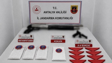Antalya'nın Kepez İlçesinde Uyuşturucu Operasyonu: 51 Bin Kullanımlık Sentetik Kannabinoidle Birlikte 4 Şüpheli Gözaltına Alındı