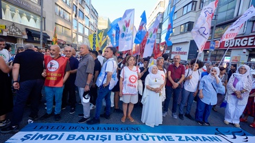 Kadıköy'de Dünya Barış Günü yürüyüşü: Boğa Heykeli'nden Rıhtım Meydanı'na barış çağrısı