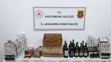Kastamonu'da 13 kilo kıyılmış tütün ve 10 litre sahte içki ele geçirilen operasyonda 2 gözaltı