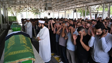 Gaziantep'te 14 yaşındaki Nisa Törer son yolculuğuna uğurlandı, babası Ferdi Törer hâlâ kayıp