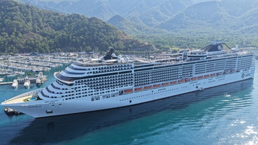 Marmaris'e Panama Bayraklı MSC Divina Kruvaziyeriyle 4 Bin 63 Avrupalı Turist Geldi