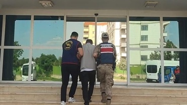 Şanlıurfa'nın Haliliye ilçesinde telefon dolandırıcılığı operasyonunda A.K. tutuklandı, İstanbul'dan 1758 altın teslim edilmişti
