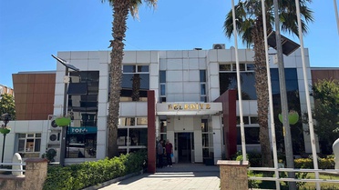 Seferihisar rüşvet soruşturmasında tutuklu başkan ve başkan yardımcısının şoförleri A.D. ile M.K. adliyeye sevk edildi