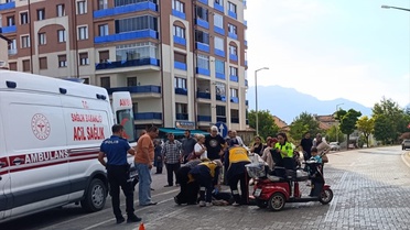 Seydişehir'de Motosiklet ve Elektrikli Motosiklet Çarpıştı: 3 Yaralı Hastaneye Kaldırıldı