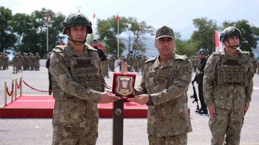 Bitlis'in Tatvan ilçesinde 10'uncu Komando Tugayı'nda sancak ve komuta devir teslim töreni yapıldı