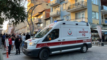 Uşak'ın Banaz İlçesinde 6 Katlı Apartmanın Çatısında Çıkan Yangın Hasara Yol Açtı