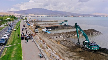 Van Gölü'nde Dip Çamuru Temizliği Sürüyor