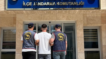 Kozan'da jandarmanın takibi sonucu 17 yıl hapis cezasıyla aranan Ö.A. cezaevine gönderildi
