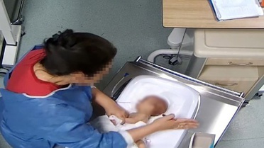 Bebeğe şiddet davasında hemşire pişmanım dedi ama tahliye talebi reddedildi