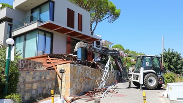 Bodrum’da kaçak yapılar yıkılıyor