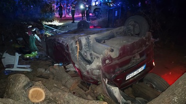 Edirne'nin Keşan ilçesinde Yayla köyü sahilinde otomobilin takla attığı kazada 4 kişi yaralandı