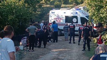 Sakarya Hendek'te fındık işçilerini taşıyan traktör devrildi, 18 kişi yaralandı