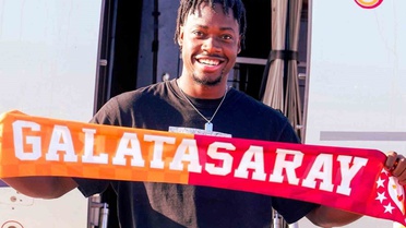 Galatasaray'ın transferi Bitshiabu İstanbul'a geldi: 21 yaşındaki Fransız stoper sağlık kontrolünden geçip imza atacak