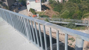 Bilecik'te Hamsu Köprüsü'nde yenileme sonrası güvenlik telleri yerine takılmadı, yayalar tehlike altında