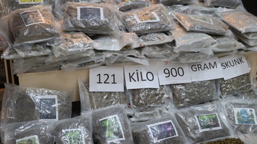 Edirne Hamzabeyli Sınır Kapısı'nda Romanya Plakalı Tırda 121 Kilo 900 Gram Skunk Yakalandı